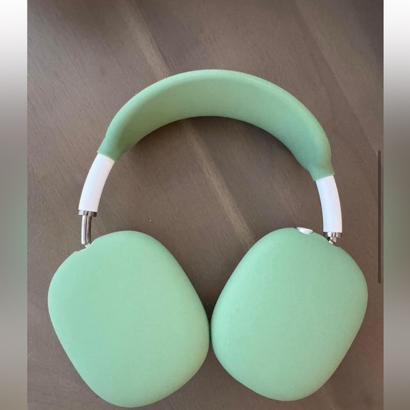 Like New Apple AirPod Max - Picture 4 of 6